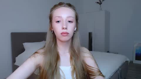 Luna online show from February 23, 2025, 6:56 pm