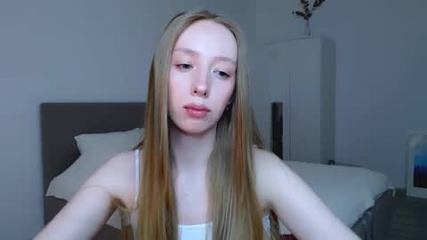 Luna online show from March 3, 2025, 10:42 pm