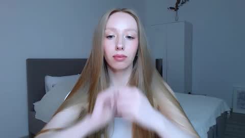 Luna online show from September 15, 2025, 7:03 pm