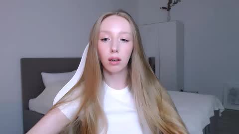 Luna online show from November 3, 2025, 9:59 pm