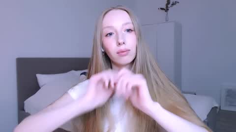 Luna online show from December 1, 2025, 9:20 pm