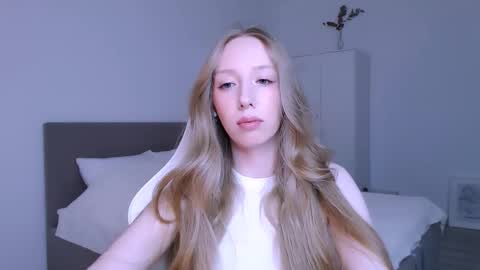 Luna online show from December 15, 2025, 9:19 pm