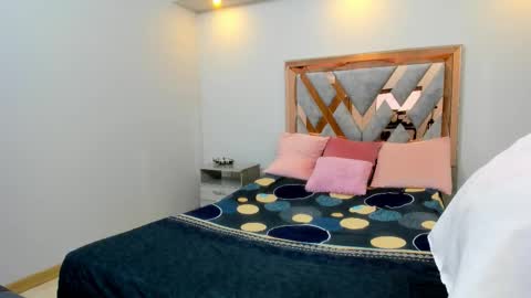 Luna  online show from September 29, 2025, 12:10 pm