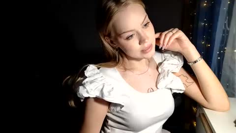 luna liss  online show from June 15, 2026, 9:50 pm