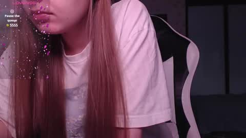 Snapshot of luna_loveisgood chatting on December 9, 2024, 8:44 am Luna online show from December 9, 2024, 8:44 am