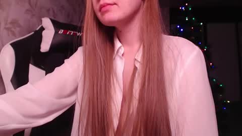 Snapshot of luna_loveisgood chatting on December 22, 2024, 7:10 pm Luna online show from December 22, 2024, 7:10 pm