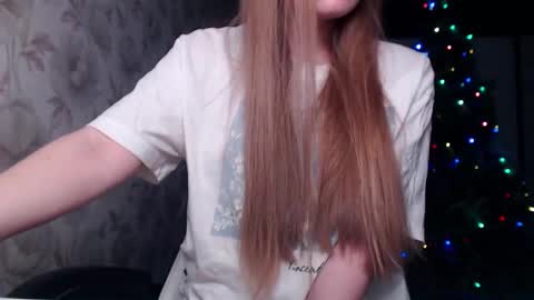 Snapshot of luna_loveisgood chatting on December 24, 2024, 10:44 am Luna online show from December 24, 2024, 10:44 am