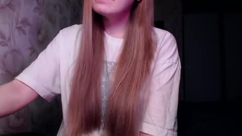 Snapshot of luna_loveisgood chatting on January 2, 2025, 3:29 pm Luna online show from January 2, 2025, 3:29 pm