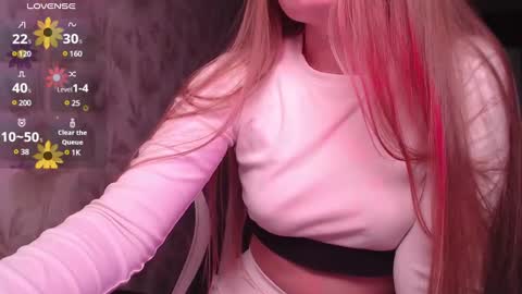 Snapshot of luna_loveisgood chatting on February 8, 2025, 10:39 am Luna online show from February 8, 2025, 10:39 am