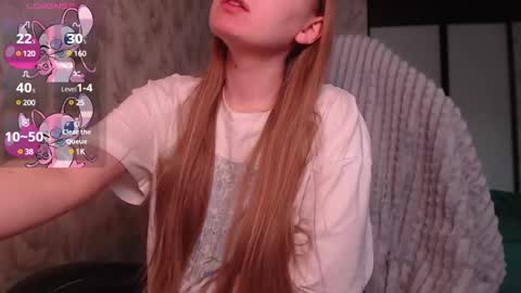 Snapshot of luna_loveisgood chatting on March 3, 2025, 9:44 am Luna online show from March 3, 2025, 9:44 am