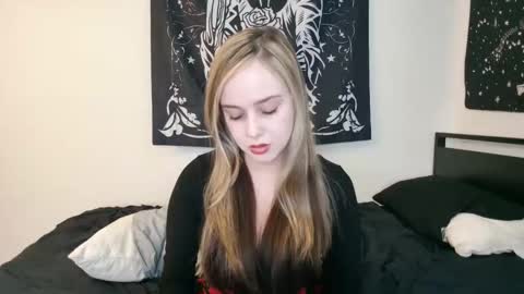 Luna online show from September 21, 2025, 9:16 pm