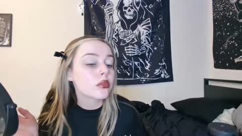 Luna online show from October 11, 2025, 4:22 am