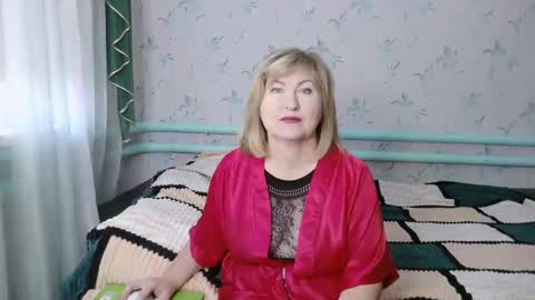 luna_lure11 online show from October 31, 2025, 9:32 am