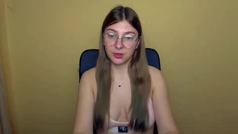 Luna online show from November 3, 2025, 11:22 am