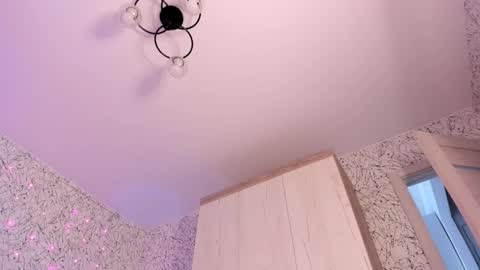 Snapshot of luna_moran chatting on March 7, 2025, 7:08 am Lina online show from March 7, 2025, 7:08 am