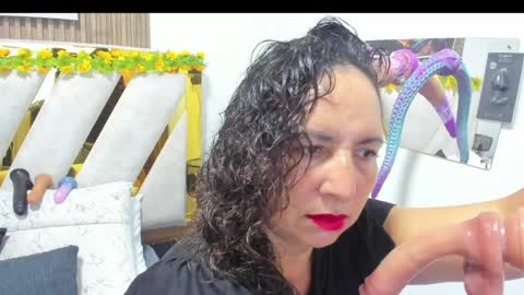 luna_naughty1 online show from June 6, 2026, 7:07 pm