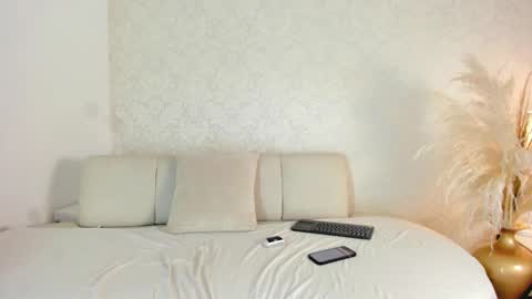 Snapshot of luna_noirxx chatting on February 16, 2026, 9:22 pm Luna online show from February 16, 2026, 9:22 pm