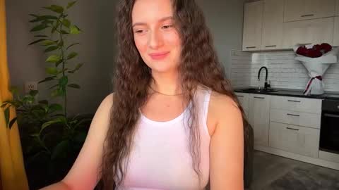 luna_raee online show from September 27, 2025, 9:47 am