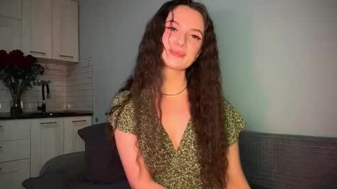 luna_raee online show from September 29, 2025, 11:04 am