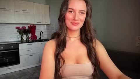 luna_raee online show from October 5, 2025, 10:13 am