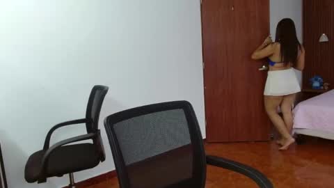 luna_rousse26 online show from May 16, 2026, 1:43 pm