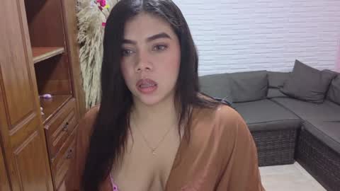luna_rousse26 online show from June 2, 2026, 1:02 pm