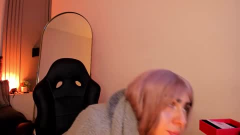 Luna online show from January 5, 2026, 5:27 pm