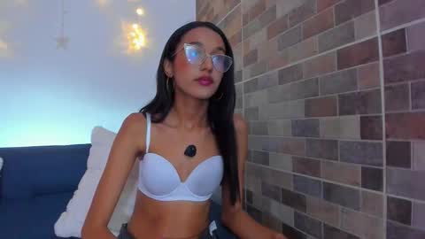 luna_valen online show from December 16, 2025, 10:37 pm