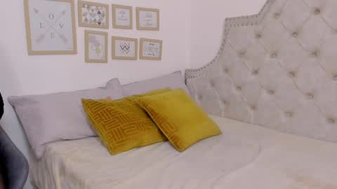 luna_valle online show from February 28, 2025, 2:31 am