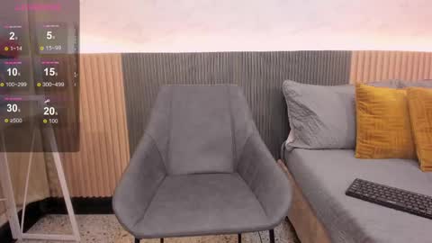 luna_valle online show from September 29, 2025, 8:24 pm