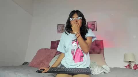 luna_velveth1 online show from March 3, 2026, 2:39 am