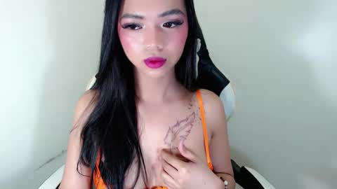 luna_whitedoll online show from April 13, 2026, 11:54 pm