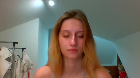 Snapshot of luna_xsensual chatting on December 2, 2024, 5:59 pm L U N A  online show from December 2, 2024, 5:59 pm