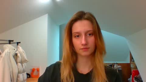 Snapshot of luna_xsensual chatting on December 13, 2024, 3:00 pm L U N A  online show from December 13, 2024, 3:00 pm