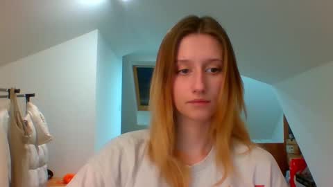 Snapshot of luna_xsensual chatting on December 23, 2024, 3:12 pm L U N A  online show from December 23, 2024, 3:12 pm