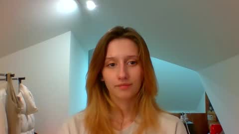 Snapshot of luna_xsensual chatting on December 23, 2024, 6:16 pm L U N A  online show from December 23, 2024, 6:16 pm