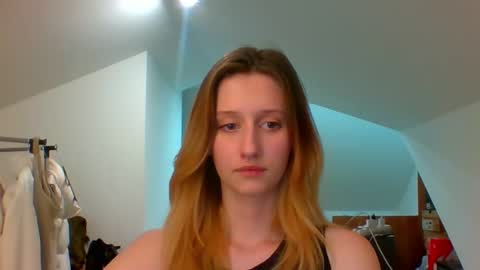 Snapshot of luna_xsensual chatting on December 27, 2024, 3:04 pm L U N A  online show from December 27, 2024, 3:04 pm
