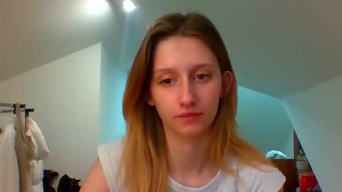 Snapshot of luna_xsensual chatting on December 30, 2024, 7:37 am L U N A  online show from December 30, 2024, 7:37 am