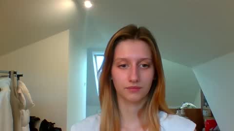Snapshot of luna_xsensual chatting on December 30, 2024, 10:43 am L U N A  online show from December 30, 2024, 10:43 am