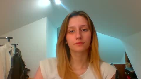Snapshot of luna_xsensual chatting on January 15, 2025, 6:08 pm L U N A  online show from January 15, 2025, 6:08 pm