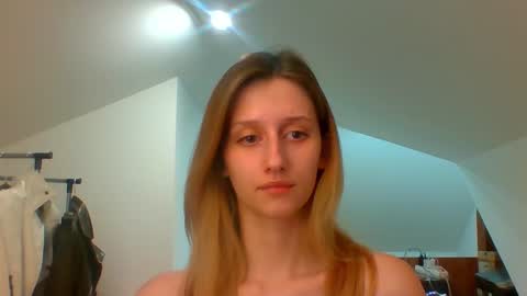 Snapshot of luna_xsensual chatting on January 22, 2025, 5:49 pm L U N A  online show from January 22, 2025, 5:49 pm
