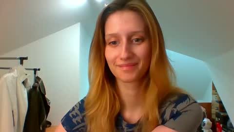 Snapshot of luna_xsensual chatting on February 12, 2025, 7:13 pm L U N A  online show from February 12, 2025, 7:13 pm