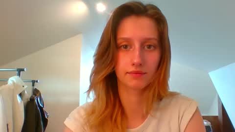 Snapshot of luna_xsensual chatting on February 21, 2025, 7:56 am L U N A  online show from February 21, 2025, 7:56 am