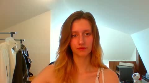 Snapshot of luna_xsensual chatting on February 25, 2025, 10:58 am L U N A  online show from February 25, 2025, 10:58 am