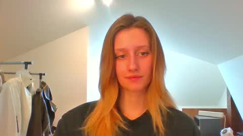 Snapshot of luna_xsensual chatting on February 26, 2025, 10:58 am L U N A  online show from February 26, 2025, 10:58 am