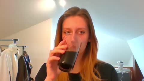 Snapshot of luna_xsensual chatting on March 5, 2025, 2:45 pm L U N A  online show from March 5, 2025, 2:45 pm