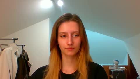 Snapshot of luna_xsensual chatting on March 5, 2025, 6:34 pm L U N A  online show from March 5, 2025, 6:34 pm