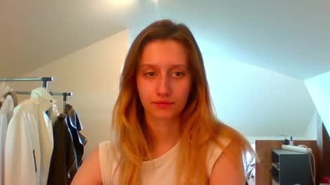 Snapshot of luna_xsensual chatting on March 10, 2025, 2:59 pm L U N A  online show from March 10, 2025, 2:59 pm
