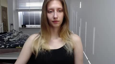 Snapshot of luna_xsensual chatting on September 10, 2025, 5:29 am L U N A  online show from September 10, 2025, 5:29 am