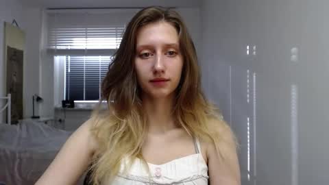 Snapshot of luna_xsensual chatting on September 19, 2025, 5:42 am L U N A  online show from September 19, 2025, 5:42 am